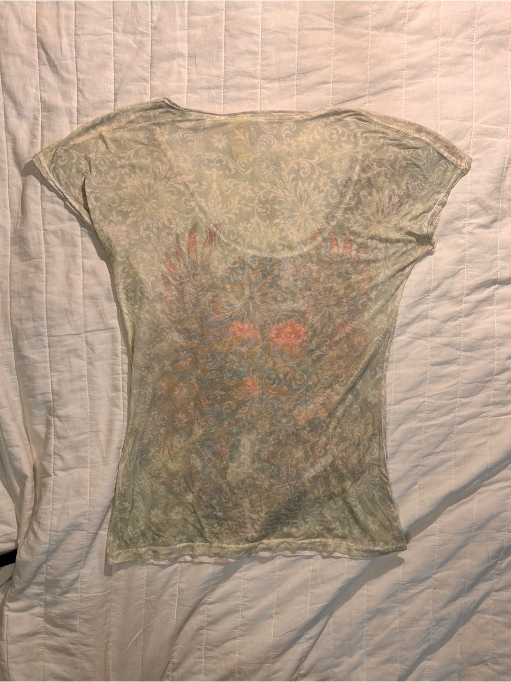 Guess Women’s Short Sleeve Graphic Tee in Light Gray with Red and Black - Picture 4 of 4
